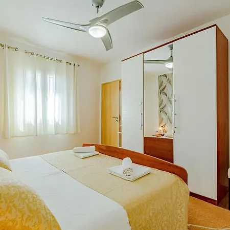 Apartman Seaside With A Swimming Pool Prizba, Korcula - 10056 *