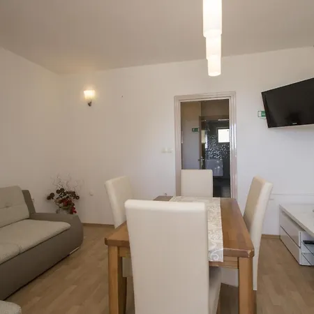 Seaside With A Swimming Pool Prizba, Korcula - 10056 Apartament Blato (Korcula)