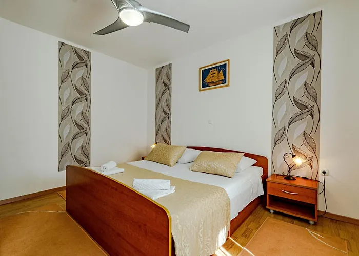Seaside With A Swimming Pool Prizba, Korcula - 10056 Appartement Blato (Korcula)