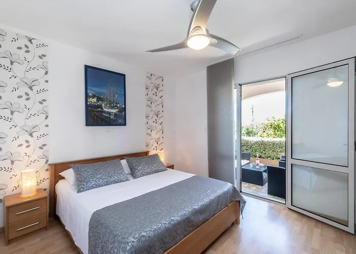 Seaside With A Swimming Pool Prizba, Korcula - 10056 Appartement *